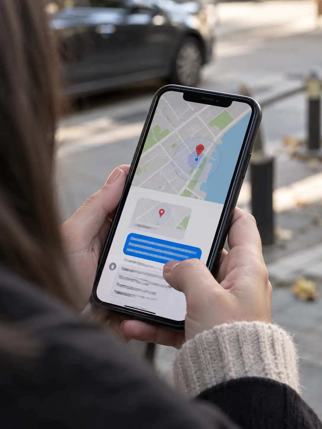 Konum mesajının altına kısa bir açıklama yazılmış telefon ekranı
